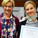 Dolmetscherin Mélanie Quesson, Nachwuchspreisträgerin 2015, zusammen mit Christa Gzil, Regionalsekretärin AIIC Deutschland